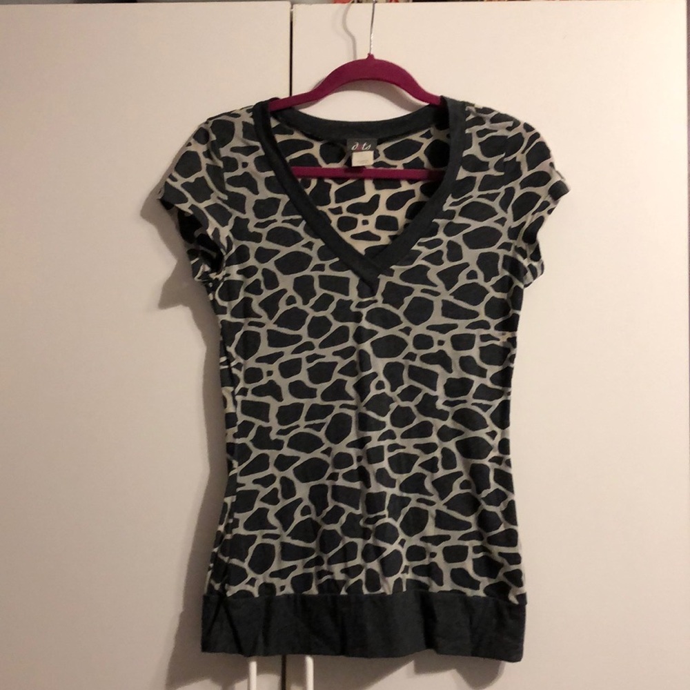 Women’s size L top giraffe print